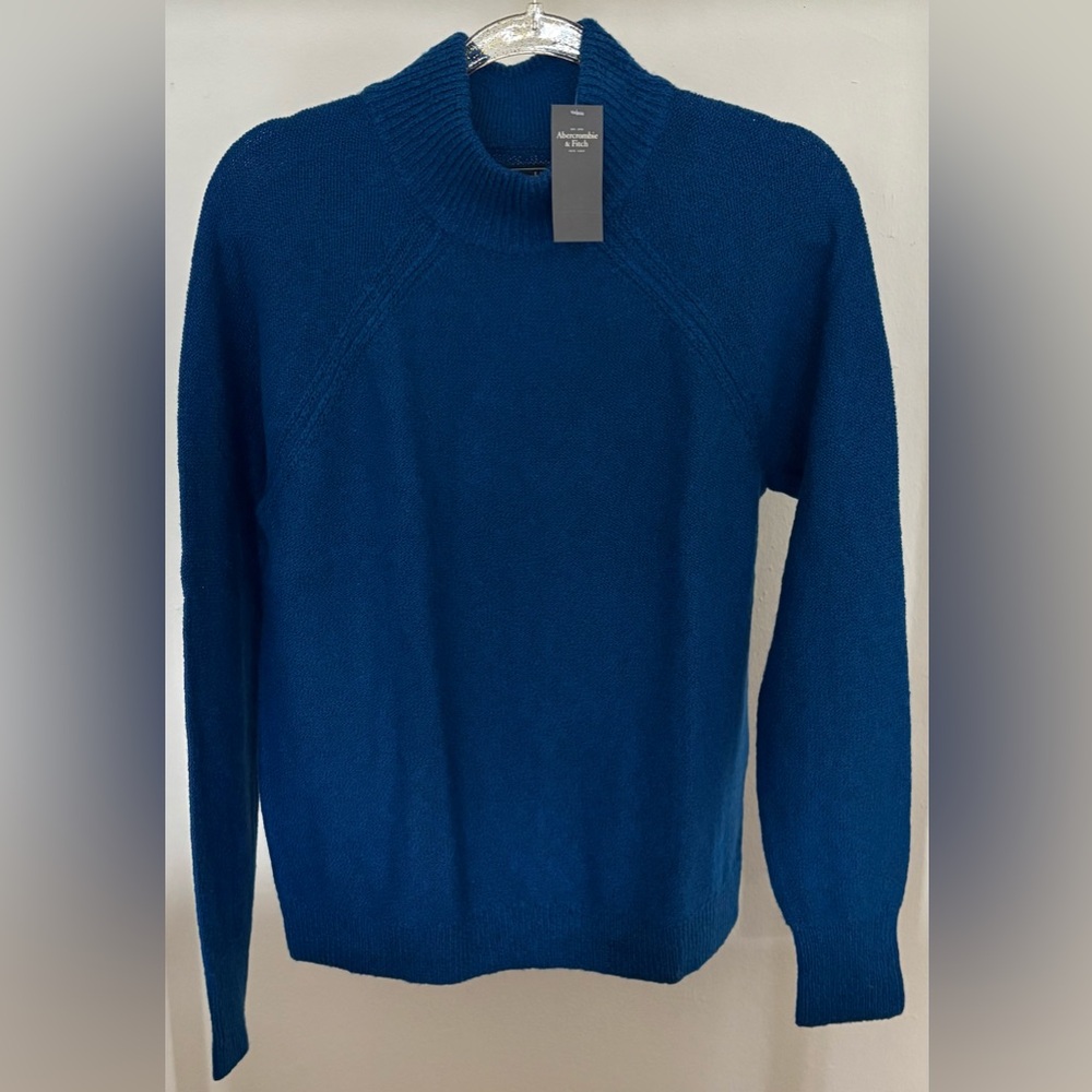 Abercrombie & Fitch Blue Sweater